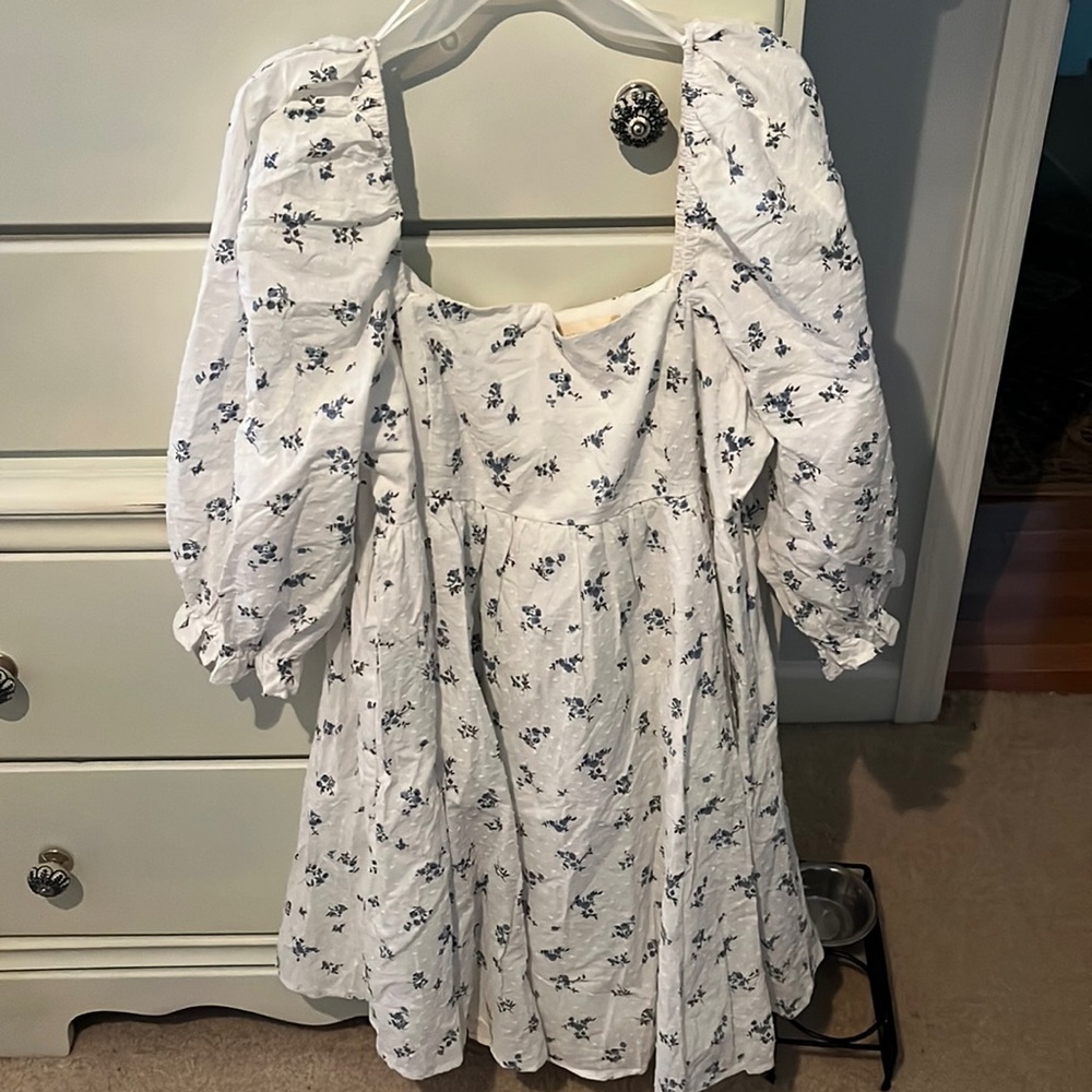 The most beautiful Altard state puff sleeve dress!